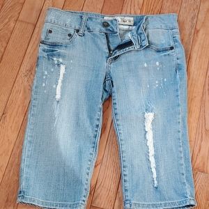 Distressed long denim shorts💙